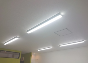 照明器具はLEDに交換。断然明るさ、寿命が異なります♪