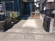 　駐車場は1台ですがラクラク入庫可能です🚙